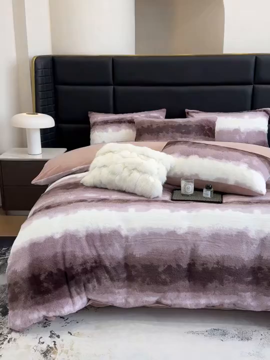91家纺网 家纺一手货源 找家纺 优悦生活馆 2025新款高克重兔毛绒牛奶绒保暖四件套-幻彩 幻彩粉