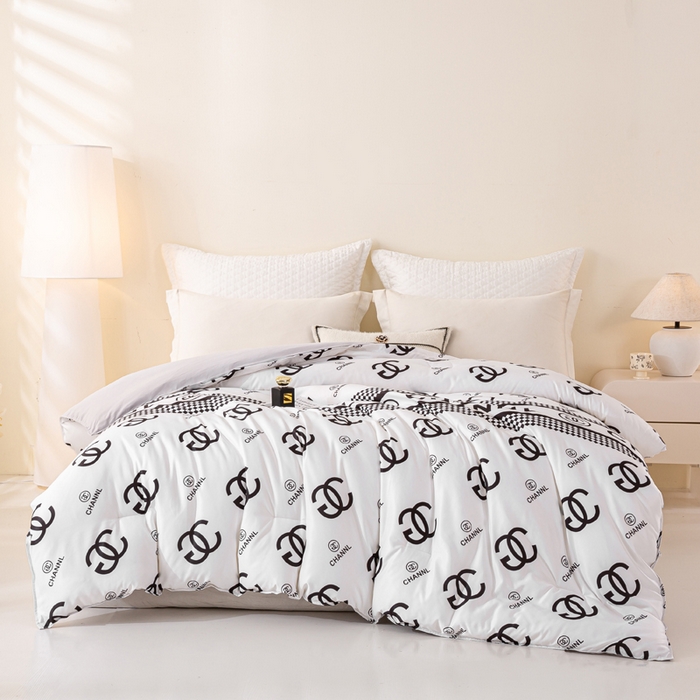 91家纺网 家纺一手货源 找家纺 好老表被业 2025新款印花云朵棉冬被四季被被子被芯 轻奢白