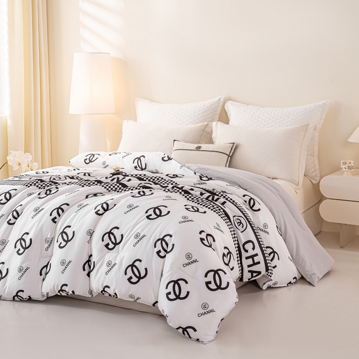 91家纺网 家纺一手货源 找家纺 好老表被业 2025新款印花云朵棉冬被四季被被子被芯 轻奢白