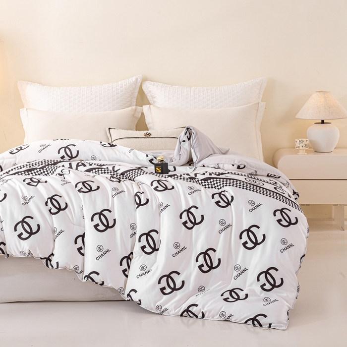 91家纺网 家纺一手货源 找家纺 好老表被业 2025新款印花云朵棉冬被四季被被子被芯 轻奢白