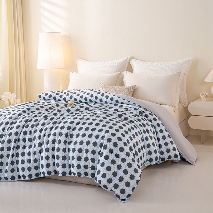 91家纺网 家纺一手货源 找家纺 好老表被业 2025新款印花云朵棉冬被四季被被子被芯 四叶星韵