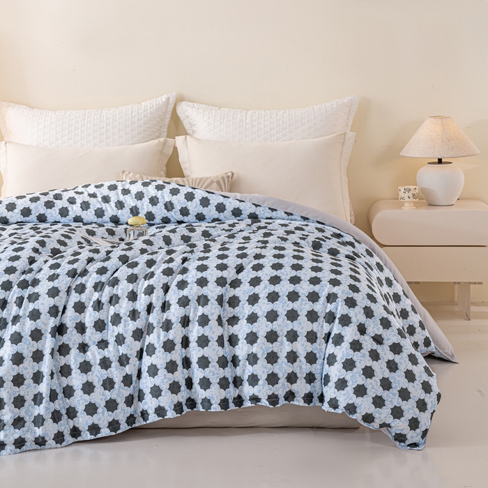 91家纺网 家纺一手货源 找家纺 好老表被业 2025新款印花云朵棉冬被四季被被子被芯 四叶星韵