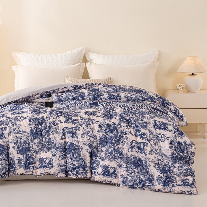 91家纺网 家纺一手货源 找家纺 好老表被业 2025新款印花云朵棉冬被四季被被子被芯 墨蓝丛林
