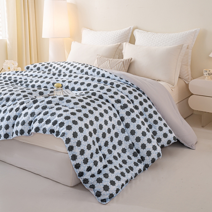 91家纺网 家纺一手货源 找家纺 好老表被业 2025新款印花云朵棉冬被四季被被子被芯 四叶星韵