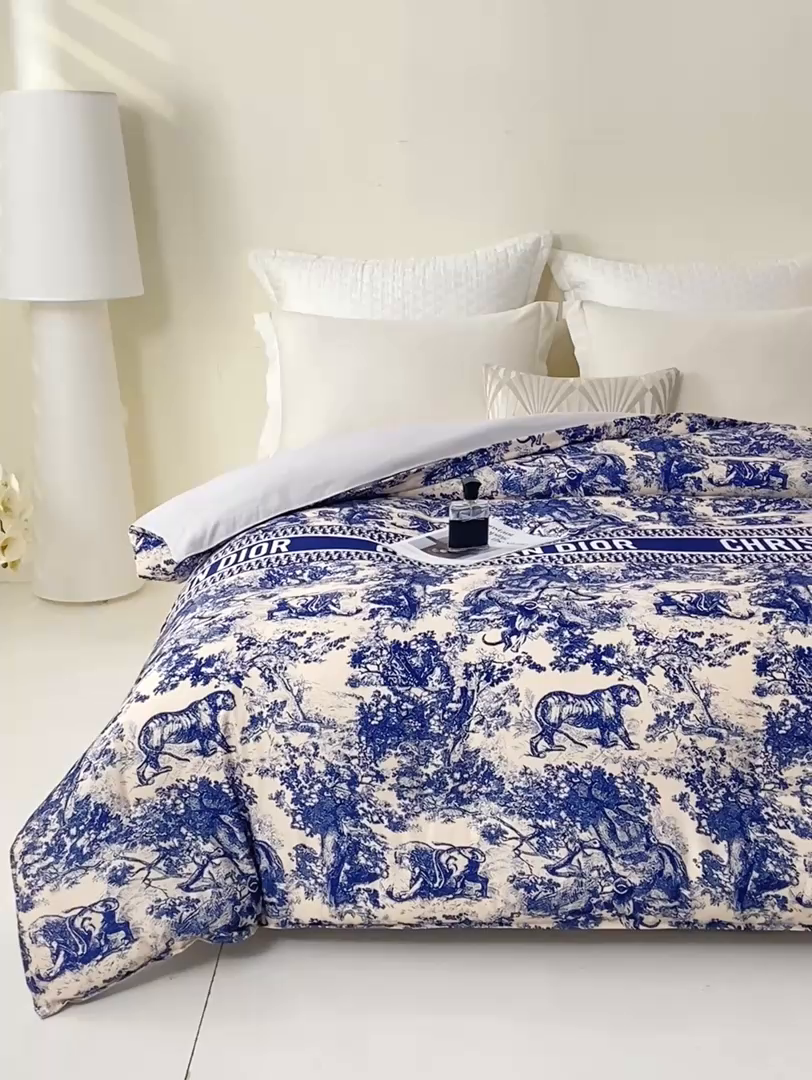 91家纺网 家纺一手货源 找家纺 好老表被业 2025新款印花云朵棉冬被四季被被子被芯 墨蓝丛林