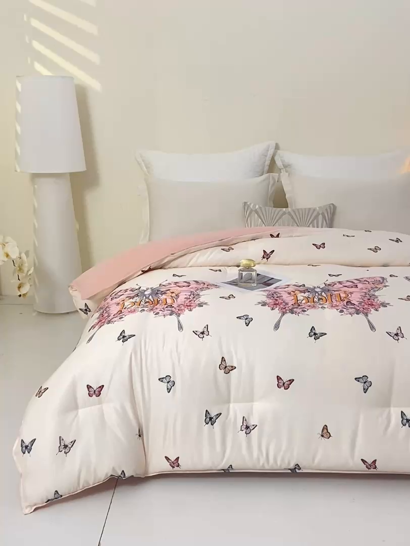 91家纺网 家纺一手货源 找家纺 好老表被业 2025新款印花云朵棉冬被四季被被子被芯 暖彩蝶居