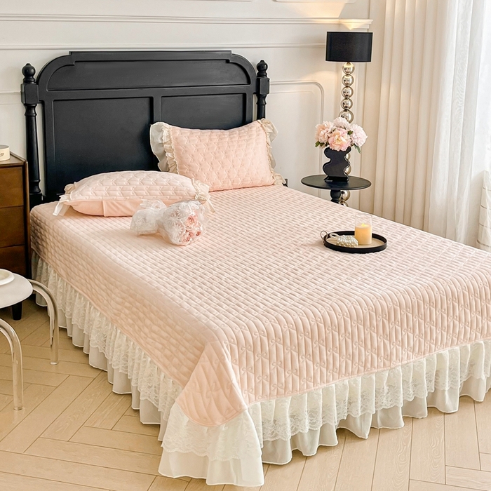 91家纺网 家纺一手货源 找家纺 （总）胜权家纺 2025秋冬新款A类全消光高克重5D雕花牛奶绒夹棉床盖单品系列