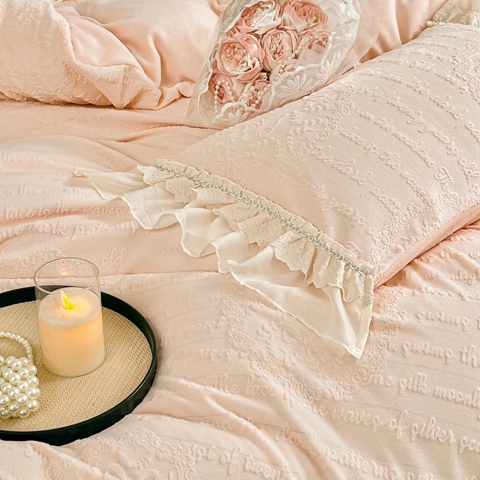 91家纺网 家纺一手货源 找家纺 （总）胜权家纺 2025秋冬新款A类全消光高克重5D雕花牛奶绒夹棉床盖单品系列