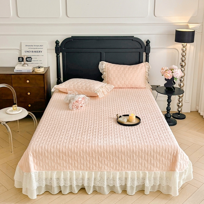 胜权家纺 2025秋冬新款A类全消光高克重5D雕花牛奶绒夹棉床盖单品系列 奥威亚-粉