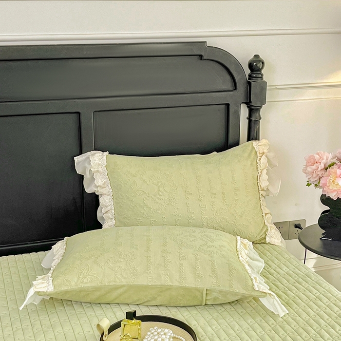 91家纺网 家纺一手货源 找家纺 胜权家纺 2025秋冬新款A类全消光高克重5D雕花牛奶绒夹棉床盖单品系列 奥威亚-绿