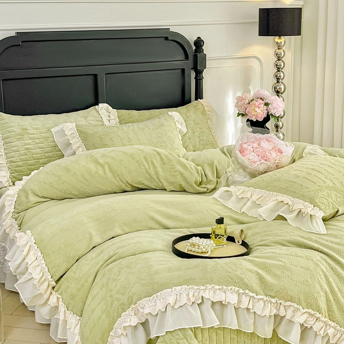 91家纺网 家纺一手货源 找家纺 胜权家纺 2025秋冬新款A类全消光高克重5D雕花牛奶绒夹棉床盖单品系列 奥威亚-绿