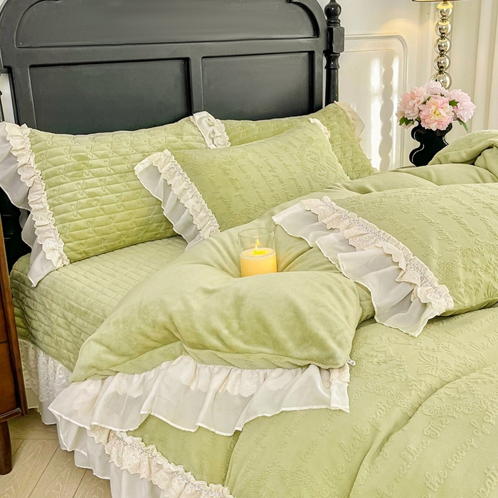 91家纺网 家纺一手货源 找家纺 胜权家纺 2025秋冬新款A类全消光高克重5D雕花牛奶绒夹棉床盖单品系列 奥威亚-绿