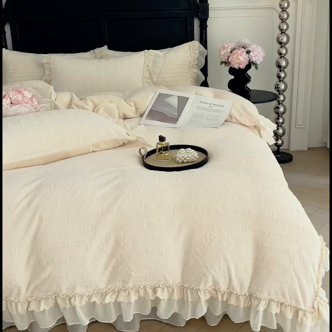 91家纺网 家纺一手货源 找家纺 胜权家纺 2025秋冬新款A类全消光高克重5D雕花牛奶绒夹棉床盖单品系列 奥威亚米