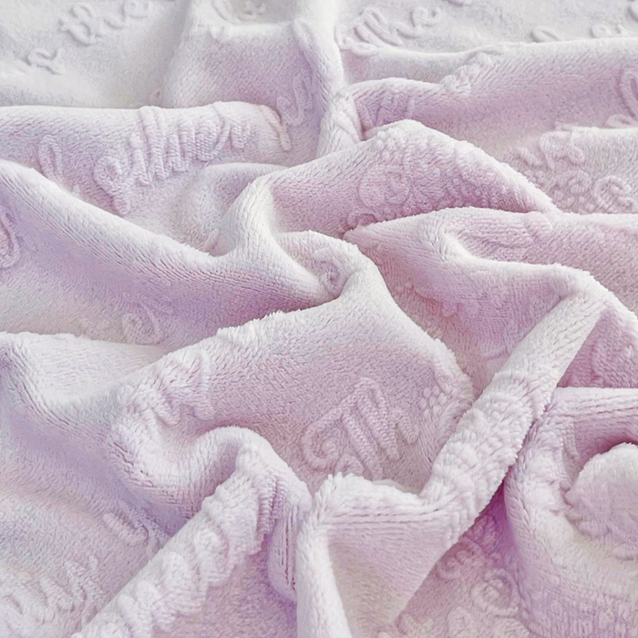 91家纺网 家纺一手货源 找家纺 胜权家纺 2025秋冬新款A类全消光高克重5D雕花牛奶绒夹棉床盖单品系列 奥威亚-紫