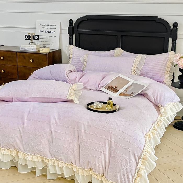 91家纺网 家纺一手货源 找家纺 胜权家纺 2025秋冬新款A类全消光高克重5D雕花牛奶绒夹棉床盖单品系列 奥威亚-紫