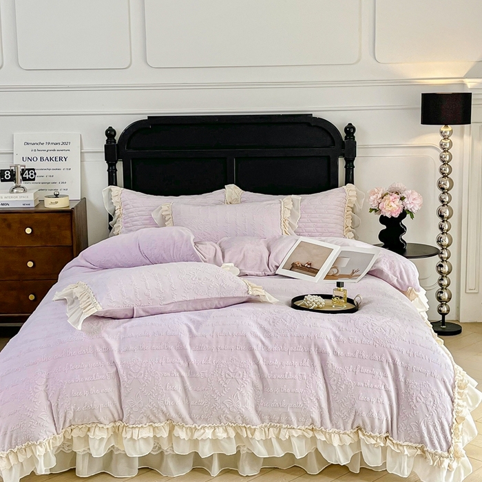 91家纺网 家纺一手货源 找家纺 胜权家纺 2025秋冬新款A类全消光高克重5D雕花牛奶绒夹棉床盖单品系列 奥威亚-紫