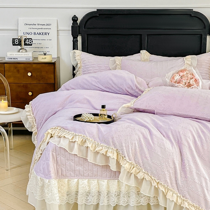 91家纺网 家纺一手货源 找家纺 胜权家纺 2025秋冬新款A类全消光高克重5D雕花牛奶绒夹棉床盖单品系列 奥威亚-紫