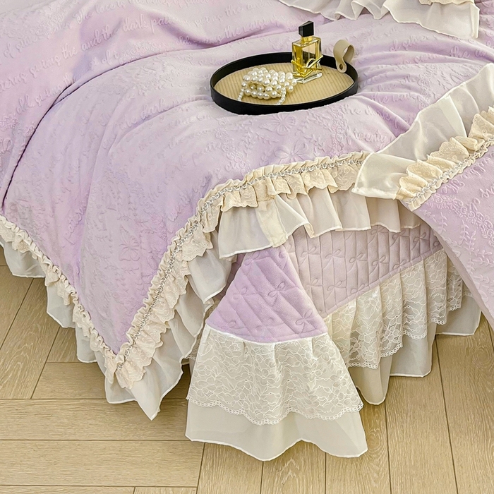 91家纺网 家纺一手货源 找家纺 胜权家纺 2025秋冬新款A类全消光高克重5D雕花牛奶绒夹棉床盖单品系列 奥威亚-紫