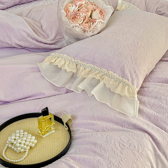 91家纺网 家纺一手货源 找家纺 胜权家纺 2025秋冬新款A类全消光高克重5D雕花牛奶绒夹棉床盖单品系列 奥威亚-紫