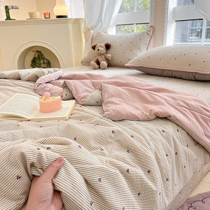 91家纺网 家纺一手货源 找家纺 澜妃 2025春夏新款云感双层纱夏被夏凉被空调被四件套 爱你