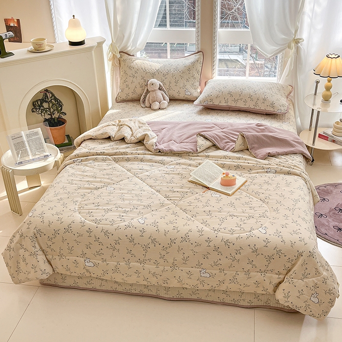 91家纺网 家纺一手货源 找家纺 澜妃 2025春夏新款云感双层纱夏被夏凉被空调被四件套 兔兔密语