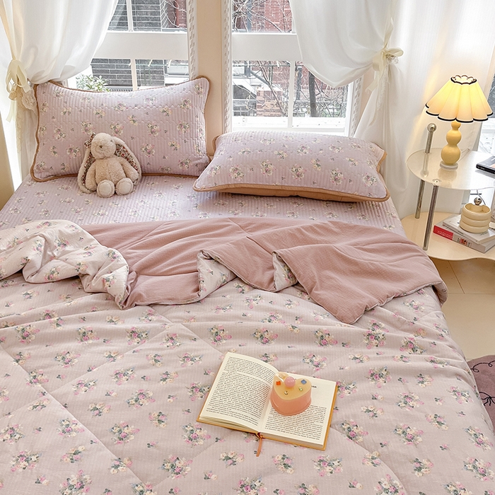 91家纺网 家纺一手货源 找家纺 澜妃 2025春夏新款云感双层纱夏被夏凉被空调被四件套 初暖