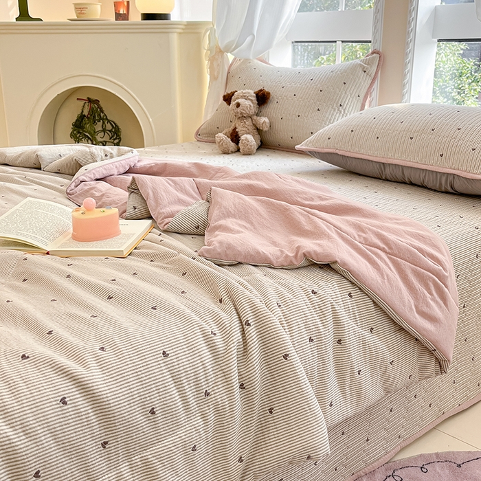 91家纺网 家纺一手货源 找家纺 澜妃 2025春夏新款云感双层纱夏被夏凉被空调被四件套 爱你