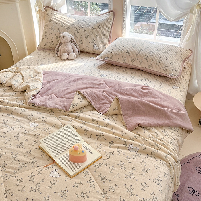 91家纺网 家纺一手货源 找家纺 澜妃 2025春夏新款云感双层纱夏被夏凉被空调被四件套 兔兔密语