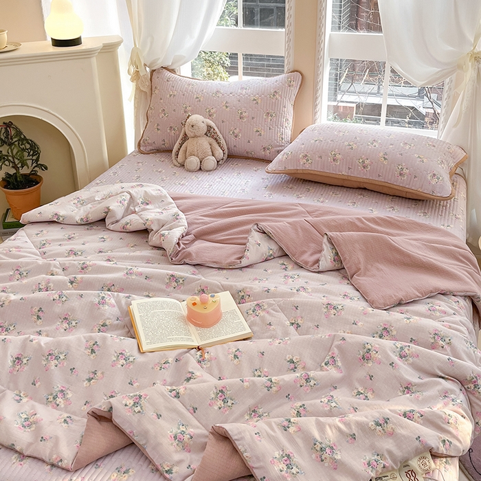 91家纺网 家纺一手货源 找家纺 澜妃 2025春夏新款云感双层纱夏被夏凉被空调被四件套 初暖