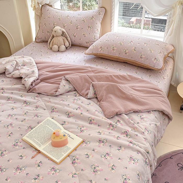 91家纺网 家纺一手货源 找家纺 澜妃 2025春夏新款云感双层纱夏被夏凉被空调被四件套 初暖