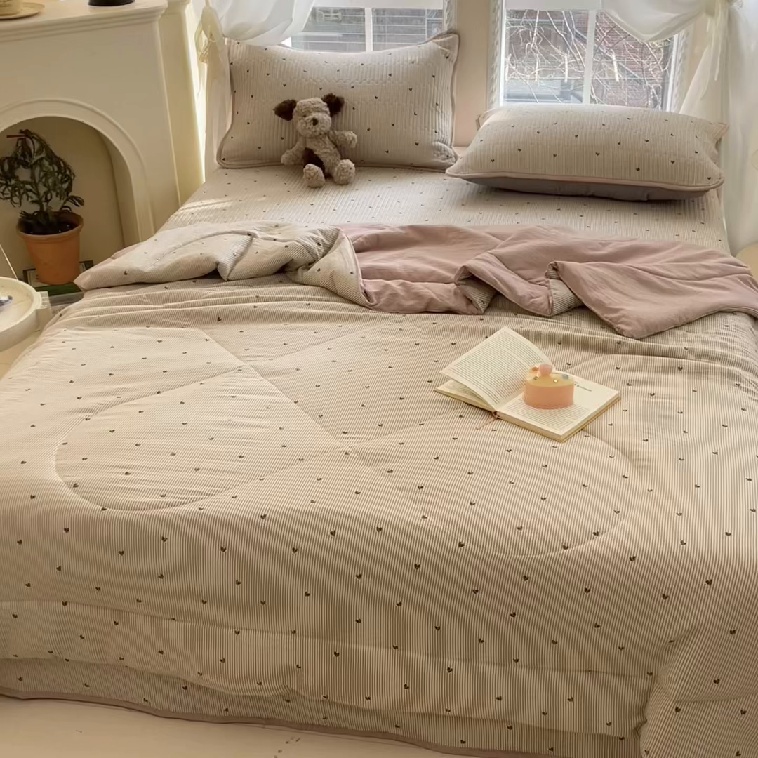 91家纺网 家纺一手货源 找家纺 澜妃 2025春夏新款云感双层纱夏被夏凉被空调被四件套 爱你