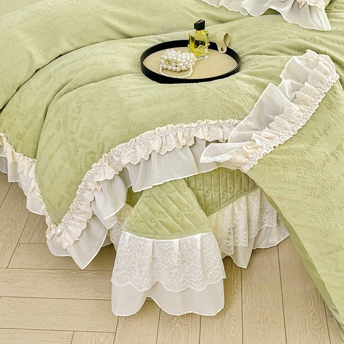 91家纺网 家纺一手货源 找家纺 胜权家纺 2025秋冬新款A类全消光高克重5D雕花牛奶绒夹棉床盖四件套系列 奥威亚-绿