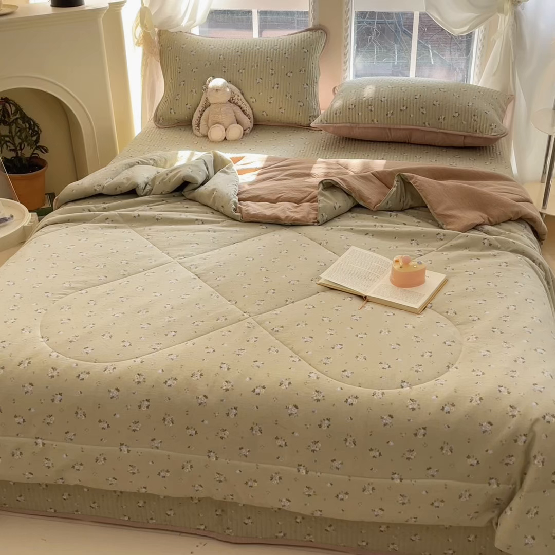 91家纺网 家纺一手货源 找家纺 澜妃 2025春夏新款云感双层纱夏被夏凉被空调被四件套 茶野