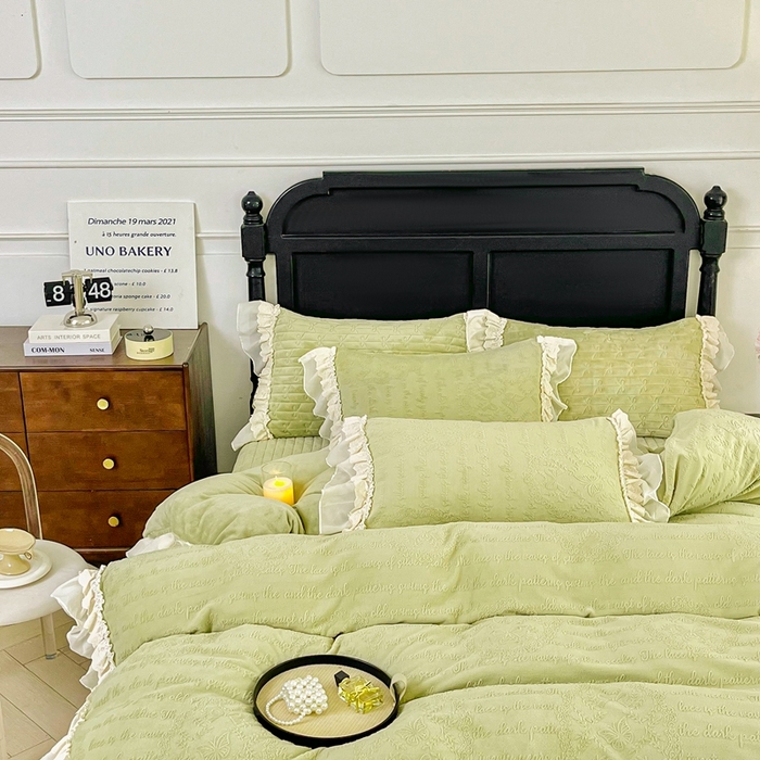 91家纺网 家纺一手货源 找家纺 胜权家纺 2025秋冬新款A类全消光高克重5D雕花牛奶绒夹棉床盖四件套系列 奥威亚-绿