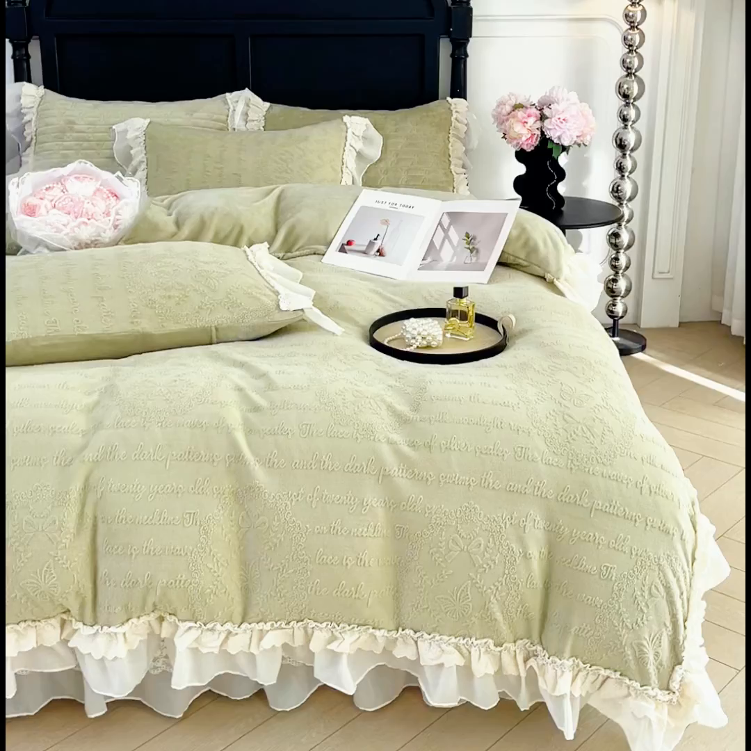 91家纺网 家纺一手货源 找家纺 胜权家纺 2025秋冬新款A类全消光高克重5D雕花牛奶绒夹棉床盖四件套系列 奥威亚-绿