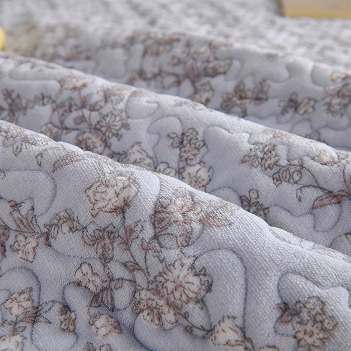 91家纺网 家纺一手货源 找家纺 （总）源舍家纺 2025新款牛奶绒夹棉床盖毯花边床单款