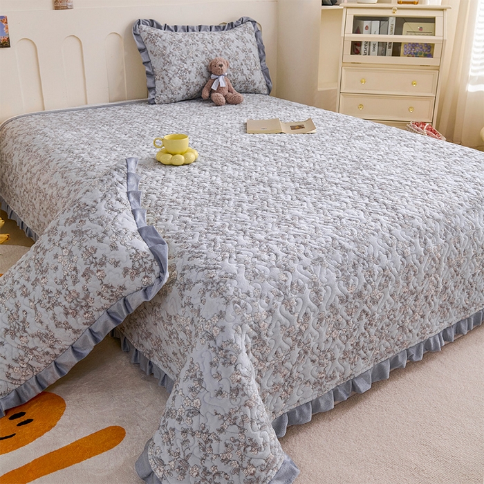 91家纺网 家纺一手货源 找家纺 （总）源舍家纺 2025新款牛奶绒夹棉床盖毯花边床单款