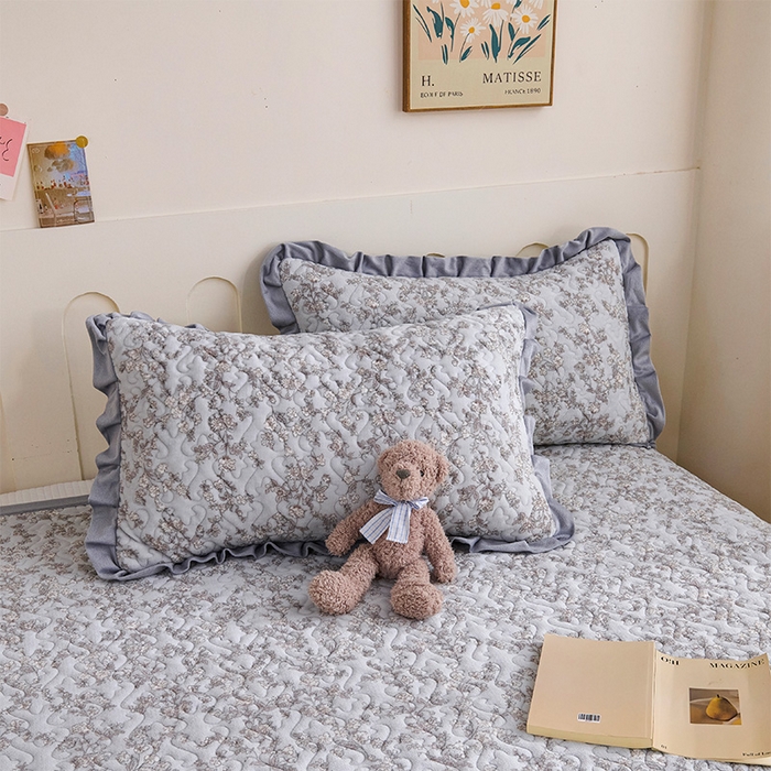 91家纺网 家纺一手货源 找家纺 （总）源舍家纺 2025新款牛奶绒夹棉床盖毯花边床单款