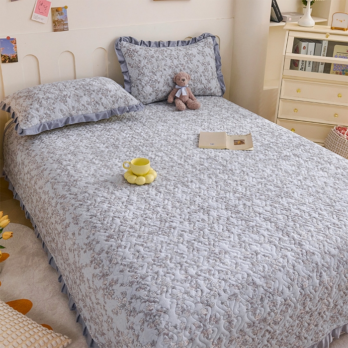 91家纺网 家纺一手货源 找家纺 （总）源舍家纺 2025新款牛奶绒夹棉床盖毯花边床单款