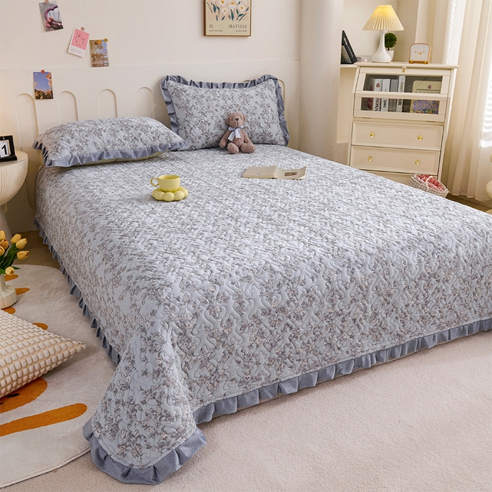 91家纺网 家纺一手货源 找家纺 （总）源舍家纺 2025新款牛奶绒夹棉床盖毯花边床单款