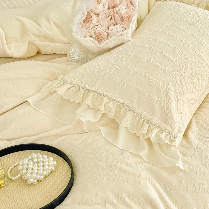 91家纺网 家纺一手货源 找家纺 胜权家纺 2025秋冬新款A类全消光高克重5D雕花牛奶绒夹棉床盖四件套系列 奥威亚-米