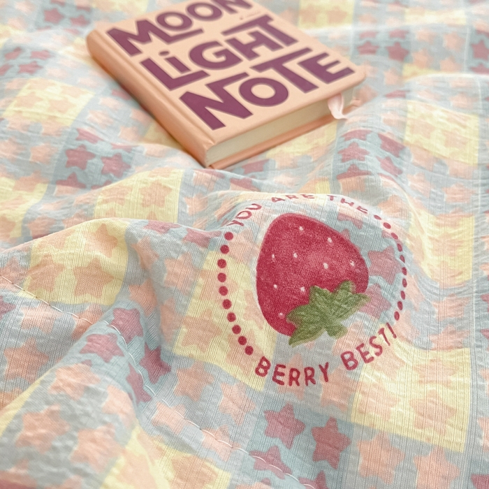 91家纺网 家纺一手货源 找家纺 澜妃 2025春夏新款云感双层纱夏被夏凉被空调被四件套 草莓格