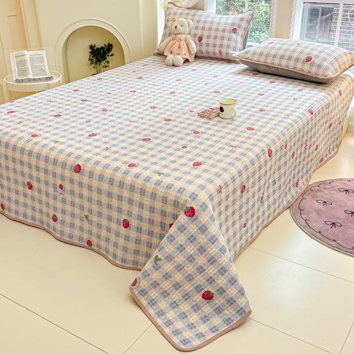 91家纺网 家纺一手货源 找家纺 澜妃 2025春夏新款云感双层纱夏被夏凉被空调被四件套 草莓格