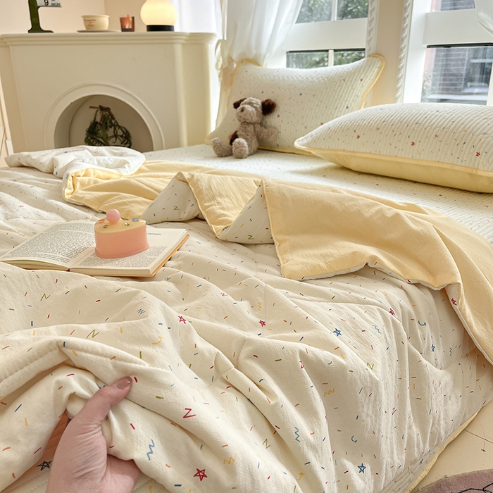 91家纺网 家纺一手货源 找家纺 澜妃 2025春夏新款云感双层纱夏被夏凉被空调被四件套 织梦