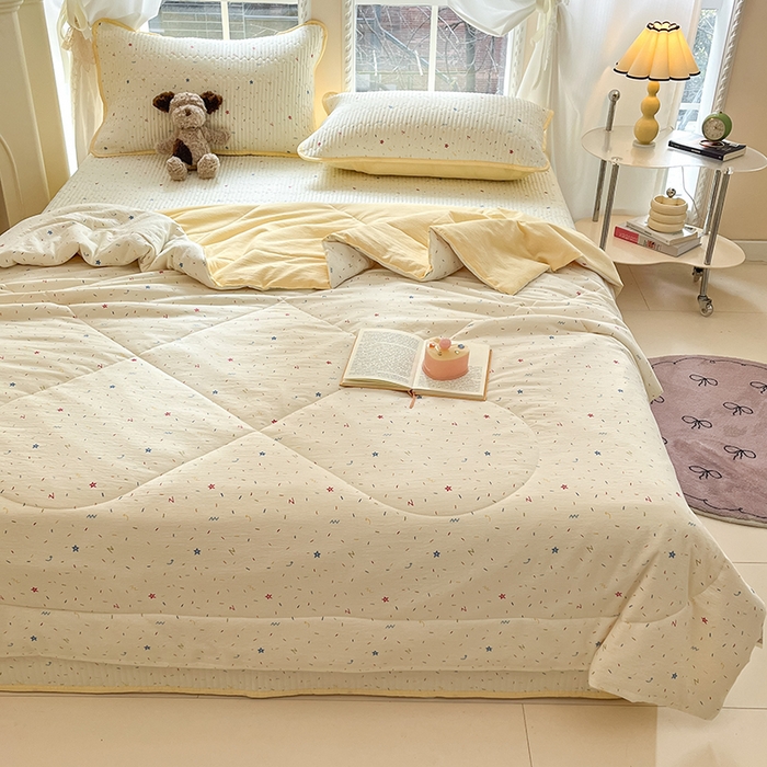 91家纺网 家纺一手货源 找家纺 澜妃 2025春夏新款云感双层纱夏被夏凉被空调被四件套 织梦