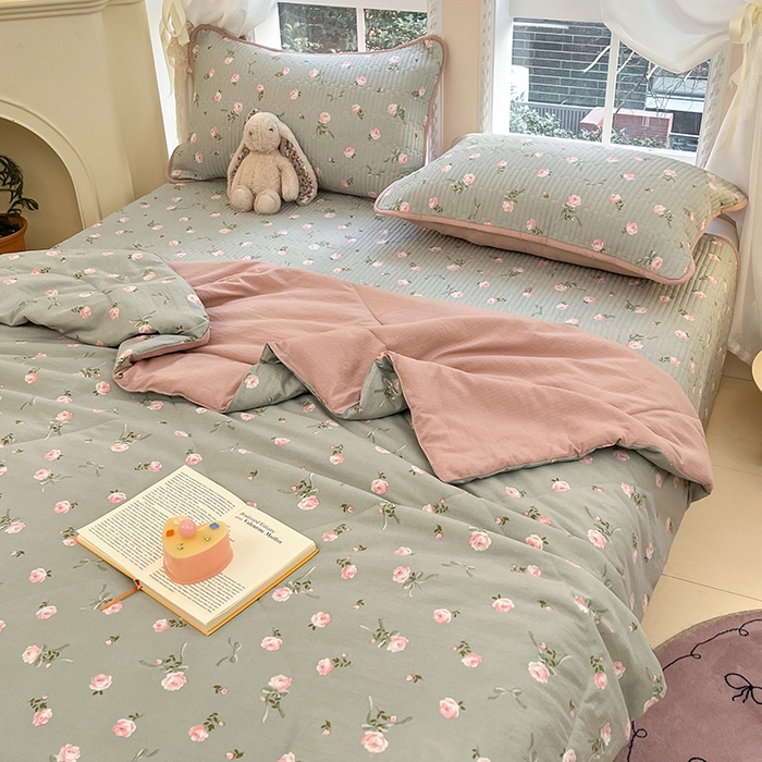 91家纺网 家纺一手货源 找家纺 澜妃 2025春夏新款云感双层纱夏被夏凉被空调被四件套 花满春