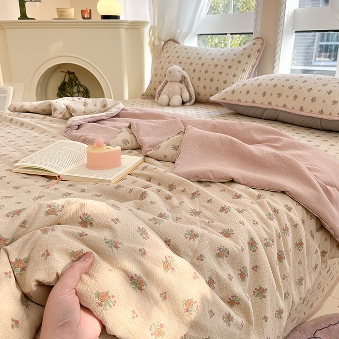 91家纺网 家纺一手货源 找家纺 澜妃 2025春夏新款云感双层纱夏被夏凉被空调被四件套 春芽