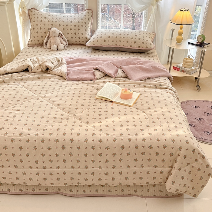 91家纺网 家纺一手货源 找家纺 澜妃 2025春夏新款云感双层纱夏被夏凉被空调被四件套 春芽