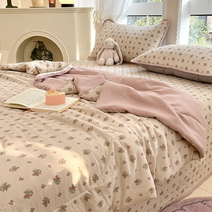 91家纺网 家纺一手货源 找家纺 澜妃 2025春夏新款云感双层纱夏被夏凉被空调被四件套 春芽