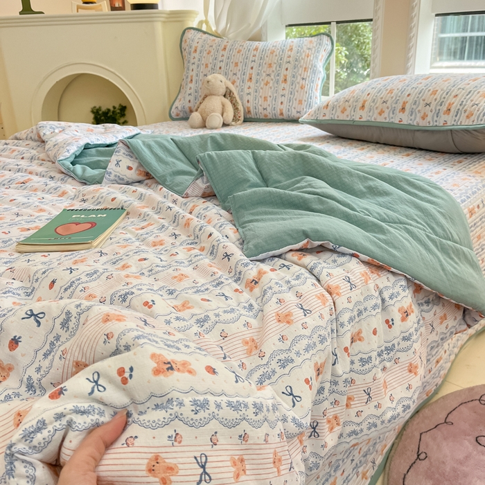 91家纺网 家纺一手货源 找家纺 澜妃 2025春夏新款云感双层纱夏被夏凉被空调被四件套 蝴蝶结熊